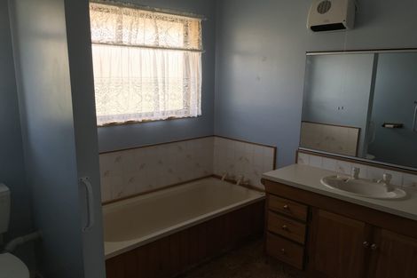 Photo of property in 2/18 Sheraton Place, Redwood, Christchurch, 8051