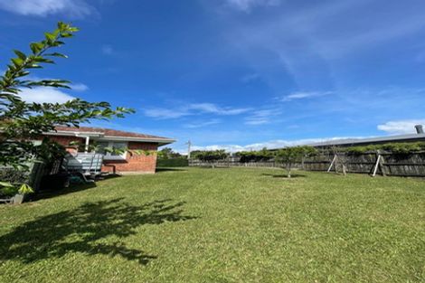 Photo of property in 125 Millbrook Road, Sunnyvale, Auckland, 0612