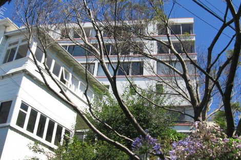 Photo of property in 3/2 Oriental Terrace, Mount Victoria, Wellington, 6011