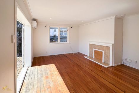 Photo of property in 27 Line Road, Glen Innes, Auckland, 1072