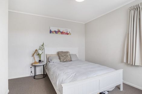 Photo of property in 16 Vera Road, Te Atatu South, Auckland, 0610