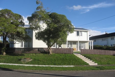 Photo of property in 6 Cheshire Street, Cannons Creek, Porirua, 5024