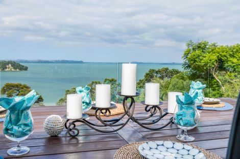 Photo of property in 32 Arama Avenue, Titirangi, Auckland, 0604