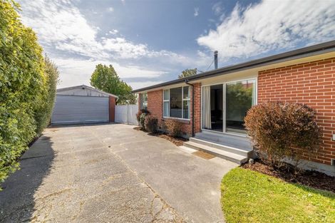 Photo of property in 16 Staveley Street, Avonhead, Christchurch, 8042