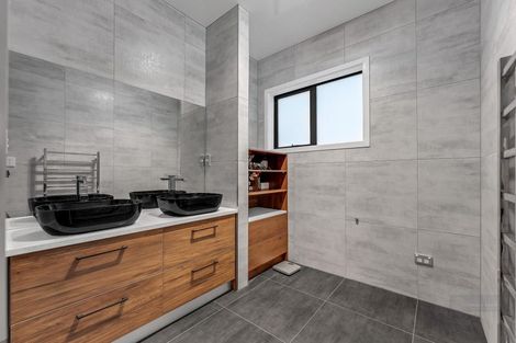 Photo of property in 1 Leven Lane, Totara Heights, Auckland, 2105