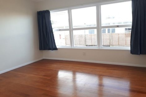 Photo of property in 1/34 Ocean View Road, Northcote, Auckland, 0627