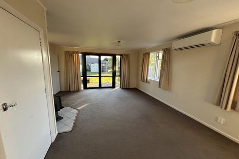 Photo of property in 37 Lambeth Crescent, Redwood, Christchurch, 8051