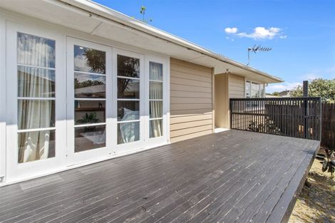 Photo of property in 2/40 Amberley Avenue, Te Atatu South, Auckland, 0610