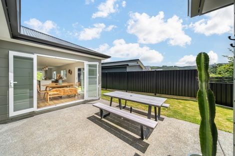 Photo of property in 23 Thornbury Lane, Timberlea, Upper Hutt, 5018