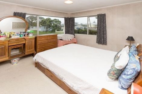 Photo of property in 2 Heyford Close, Mangere, Auckland, 2022