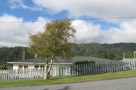 Photo of property in 25 Amundsen Grove, Stokes Valley, Lower Hutt, 5019