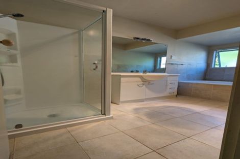 Photo of property in 77 Beechdale Crescent, Pakuranga Heights, Auckland, 2010