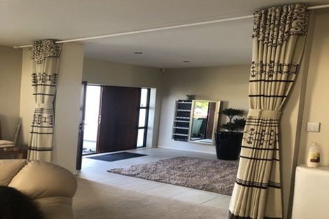 Photo of property in 18 Catlins Place, Fairview Heights, Auckland, 0632