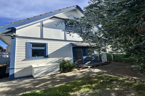 Photo of property in 61 Endeavour Street, Lyall Bay, Wellington, 6022