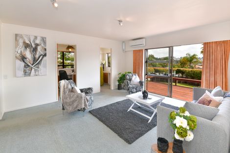 Photo of property in 77 Matija Place, Red Beach, 0932