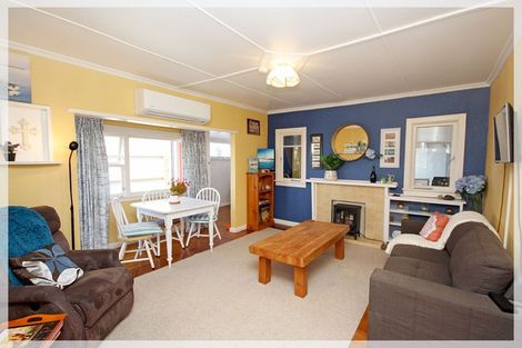 Photo of property in 8 Huia Street, Foxton Beach, Foxton, 4815