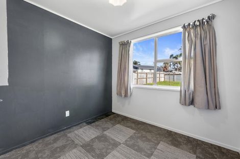 Photo of property in 115 Farquhar Road, Glendene, Auckland, 0602