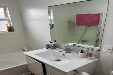 Photo of property in 19 Church Street, Northcote Point, Auckland, 0627