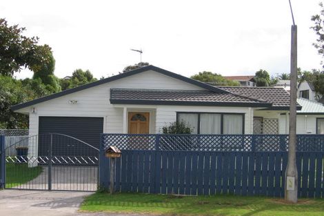 Photo of property in 45 Harmel Road, Glendene, Auckland, 0602