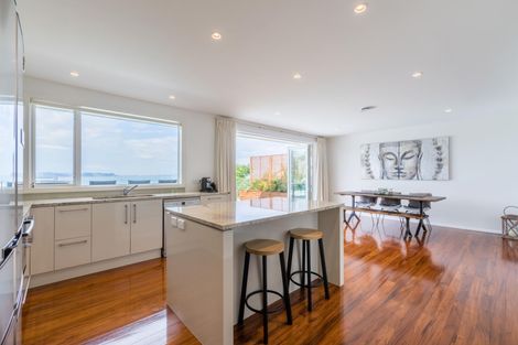 Photo of property in 32 Arama Avenue, Titirangi, Auckland, 0604