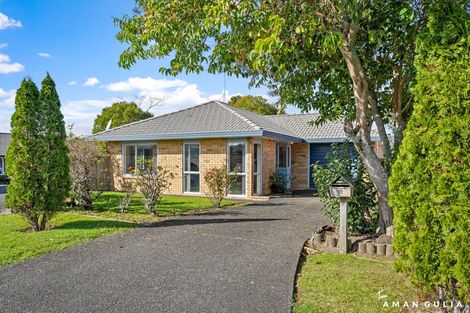 Photo of property in 32 Heversham Place, Glendene, Auckland, 0602