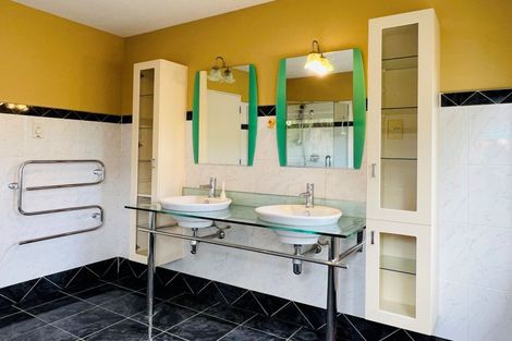 Photo of property in 701a Beach Road, Rothesay Bay, Auckland, 0630