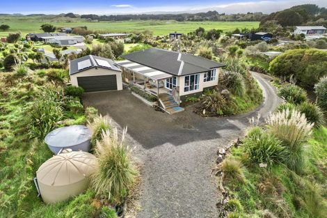 Photo of property in 24 Strathnaver Glen, Waikawa Beach, Levin, 5573