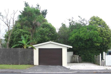 Photo of property in 15 Woodglen Road, Glen Eden, Auckland, 0602