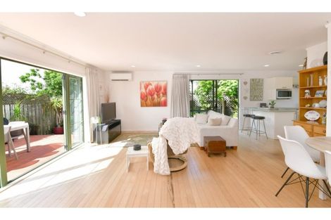 Photo of property in 2/10 Ross Crescent, Orewa, 0931