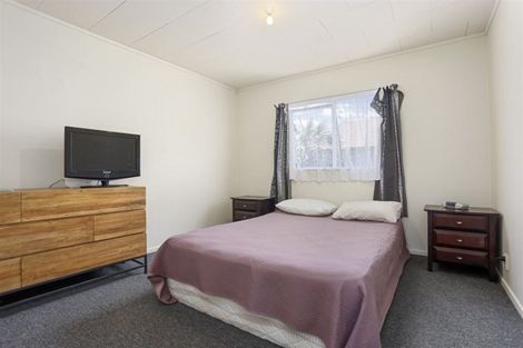 Photo of property in 2/97 Roberts Road, Te Atatu South, Auckland, 0610