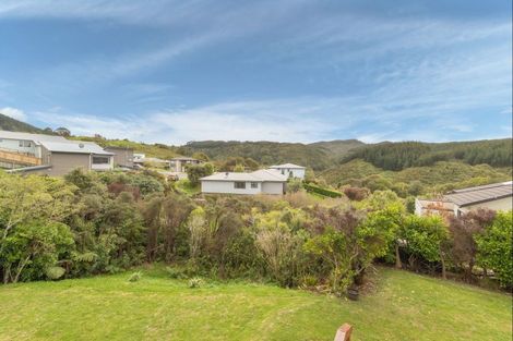 Photo of property in 5 Mcewen Crescent, Riverstone Terraces, Upper Hutt, 5018