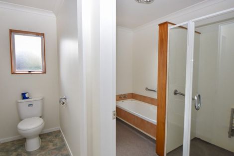 Photo of property in 72 Pembroke Street, Carterton, 5713