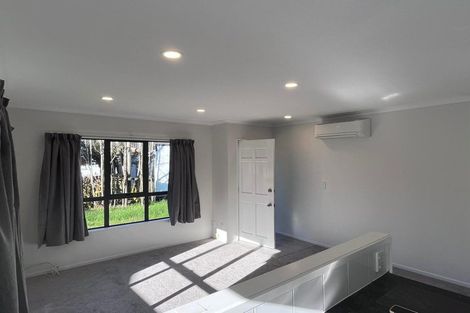 Photo of property in 36 Serwayne Place, Sunnyvale, Auckland, 0612