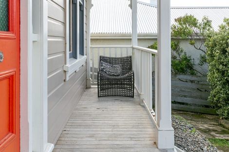 Photo of property in 32 Eden Street, Island Bay, Wellington, 6023