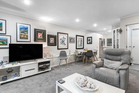 Photo of property in 5/102 Greenhithe Road, Greenhithe, Auckland, 0632