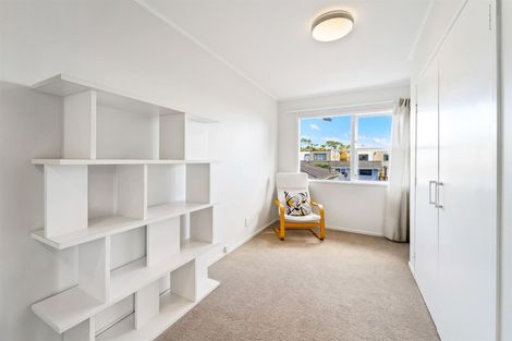 Photo of property in 70 Blakeborough Drive, Forrest Hill, Auckland, 0620