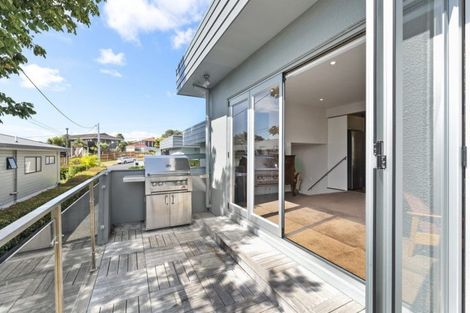 Photo of property in 1/27 Park Rise, Campbells Bay, Auckland, 0630