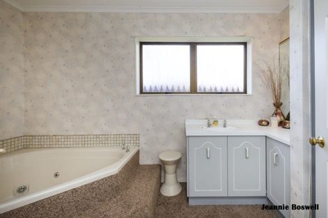 Photo of property in 37 Chippendale Crescent, Highbury, Palmerston North, 4412