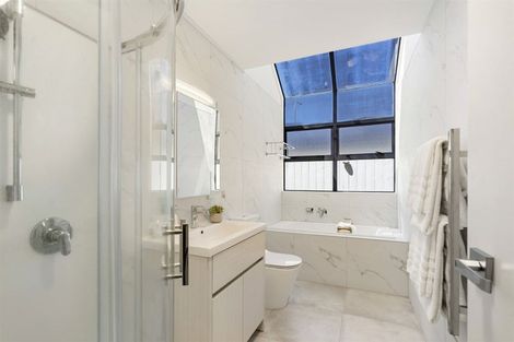 Photo of property in 1/1 Harley Road, Takapuna, Auckland, 0622