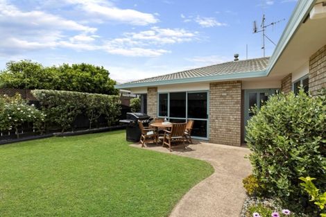Photo of property in 122 Dalton Drive, Papamoa Beach, Papamoa, 3118