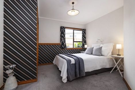 Photo of property in 1/72 Deep Creek Road, Torbay, Auckland, 0630