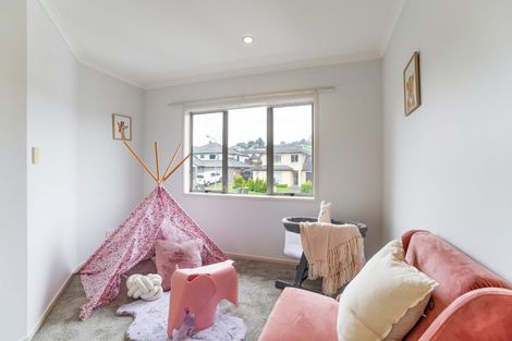 Photo of property in 12 Kouras Place, Flat Bush, Auckland, 2016