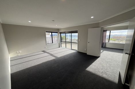 Photo of property in 7 Greenstone Place, Aotea, Porirua, 5024