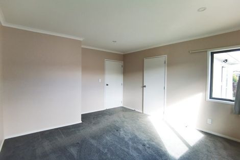 Photo of property in 9 Lisa Rise, Half Moon Bay, Auckland, 2012