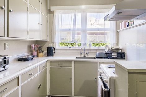 Photo of property in 2/210 Grove Road, Mayfair, Hastings, 4122