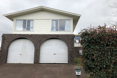 Photo of property in 19 St Catherine Crescent, West Harbour, Auckland, 0618