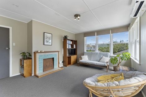 Photo of property in 23 Chaffey Crescent, Titahi Bay, Porirua, 5022