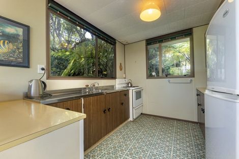 Photo of property in 1 Pendrell Road, Piha, 0772