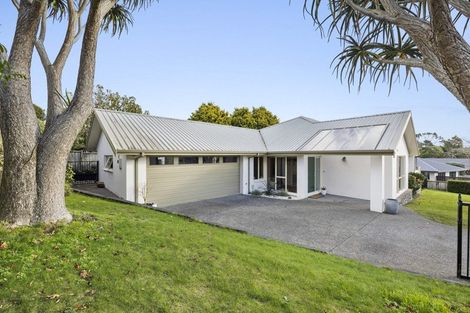 Photo of property in 1 Orlando Close, Frankleigh Park, New Plymouth, 4310