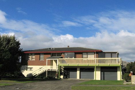 Photo of property in 182 Tutere Street, Waikanae Beach, Waikanae, 5036